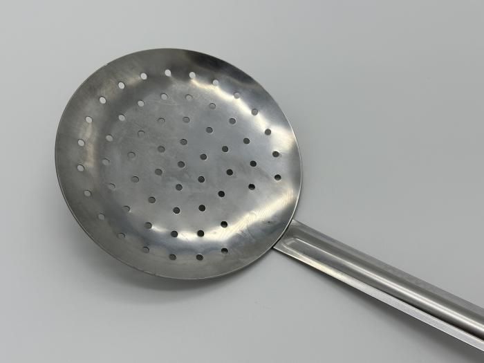 Шумовка лопатка поварская большая кухонная Общепит нержавейка с дырочками для снятия пены D 12,5 L 42,5 cm 13221 фото
