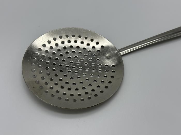 Шумовка лопатка поварская кухонная нержавейка с дырочками для снятия пены с пластиковой ручкой L 32 cm 07308 фото