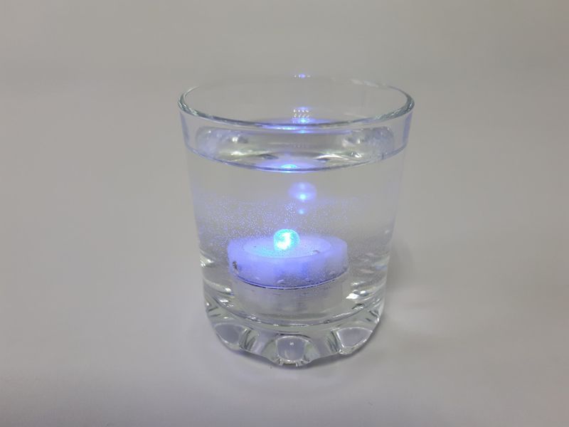 Светодиодная свеча на батарейках искусственная Электронная LED свеча таблетка D 3 cm H 2 cm РАБОТАЕТ ОТ ВОДЫ 14672 фото