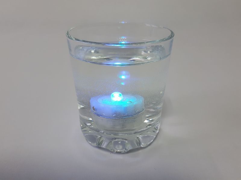Светодиодная свеча на батарейках искусственная Электронная LED свеча таблетка D 3 cm H 2 cm РАБОТАЕТ ОТ ВОДЫ 14672 фото